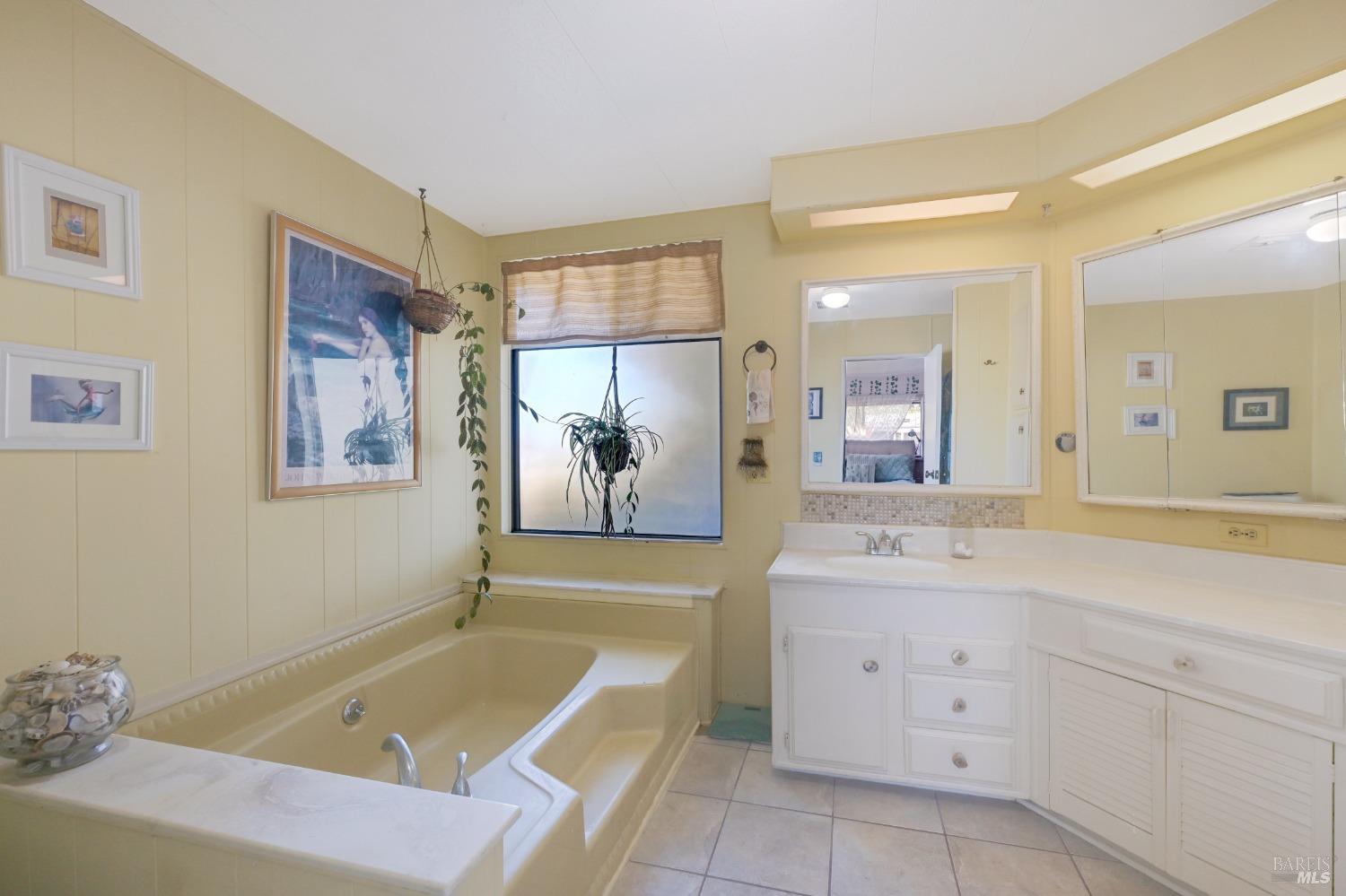 Detail Gallery Image 23 of 40 For 196 Isle Royale Ct, San Rafael,  CA 94903 - 3 Beds | 2 Baths