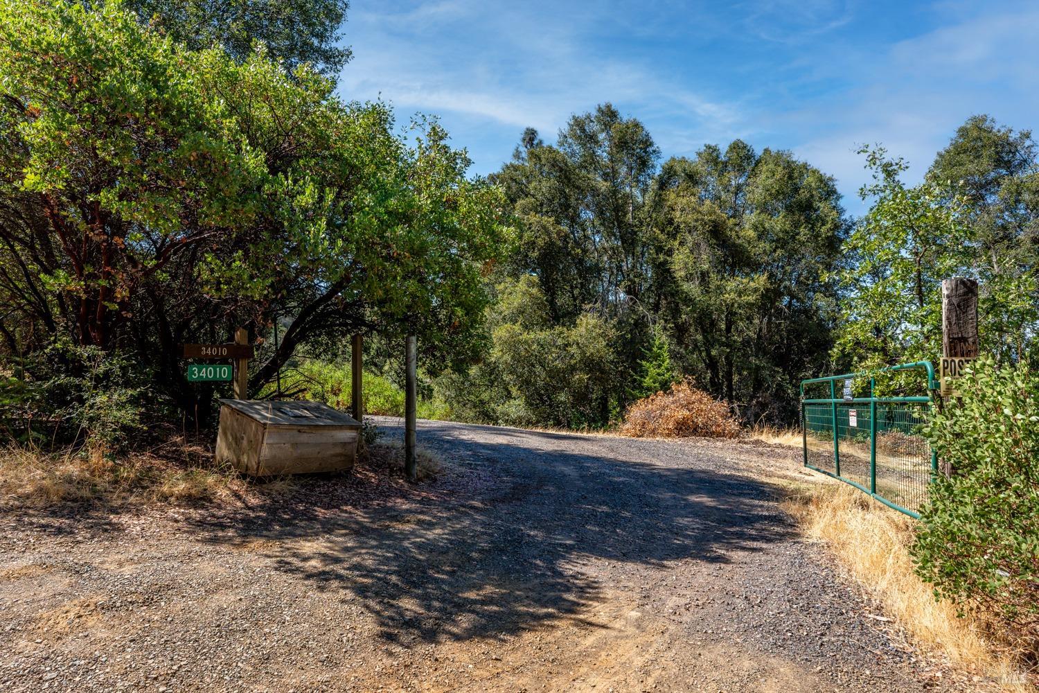 Detail Gallery Image 13 of 37 For 34010 Shimmins Ridge Rdgs, Willits,  CA 95490 - 2 Beds | 1 Baths