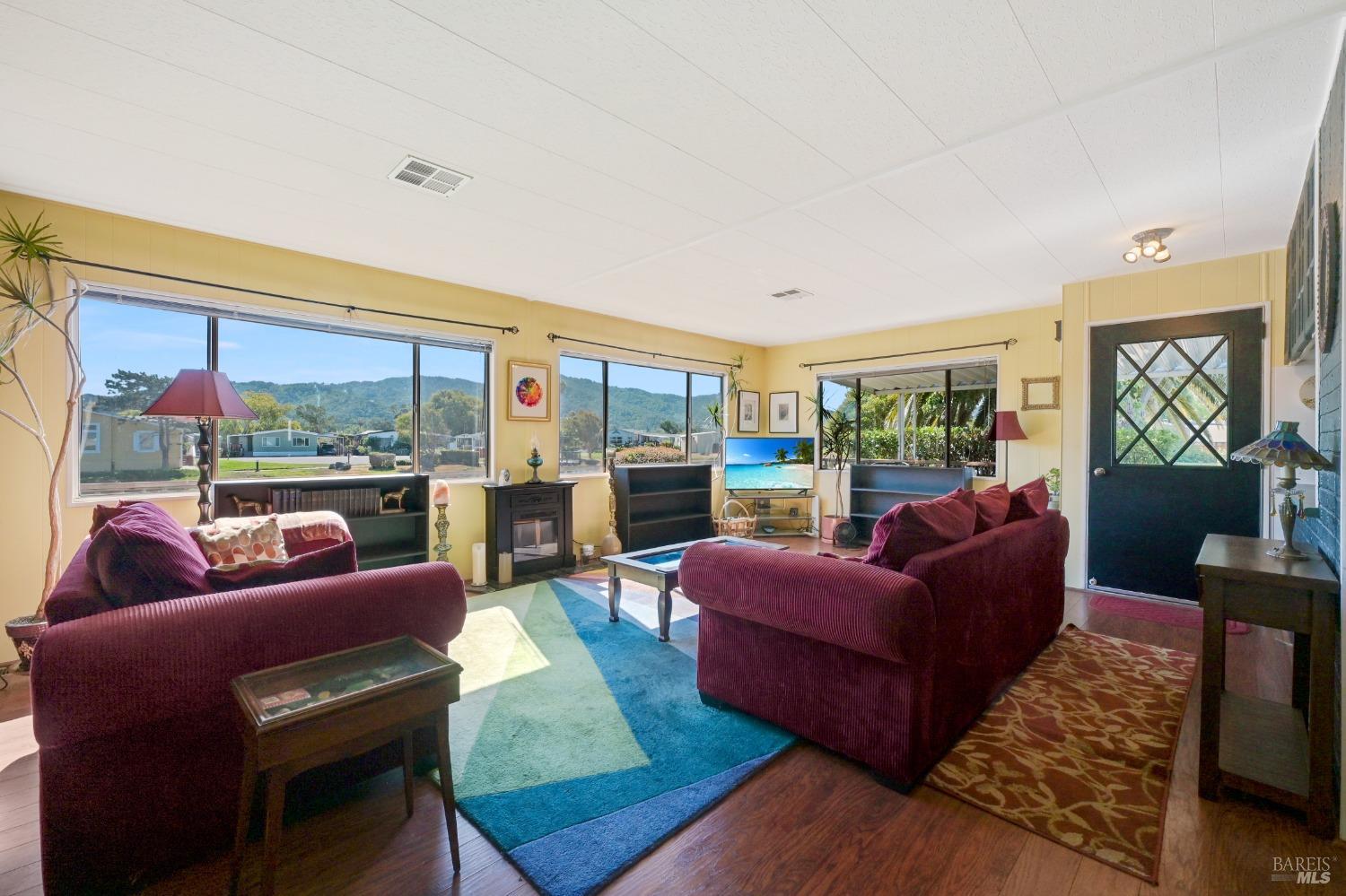 Detail Gallery Image 10 of 40 For 196 Isle Royale Ct, San Rafael,  CA 94903 - 3 Beds | 2 Baths