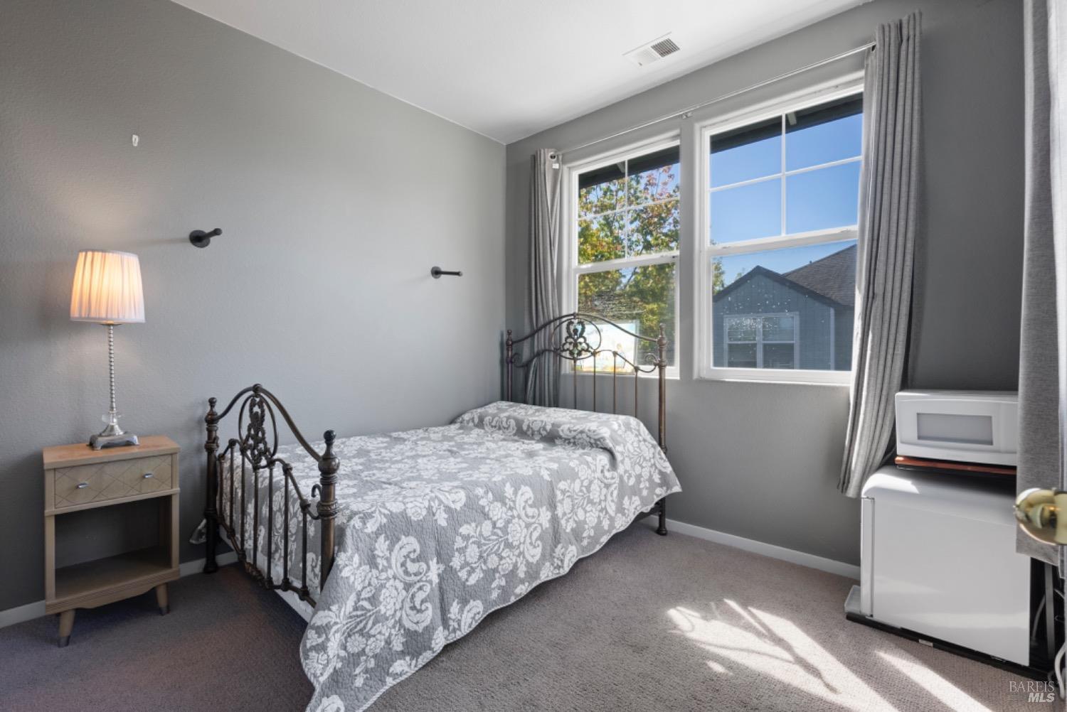 Detail Gallery Image 13 of 23 For 1507 Pinebrook Pl, Santa Rosa,  CA 95403 - 3 Beds | 2/1 Baths