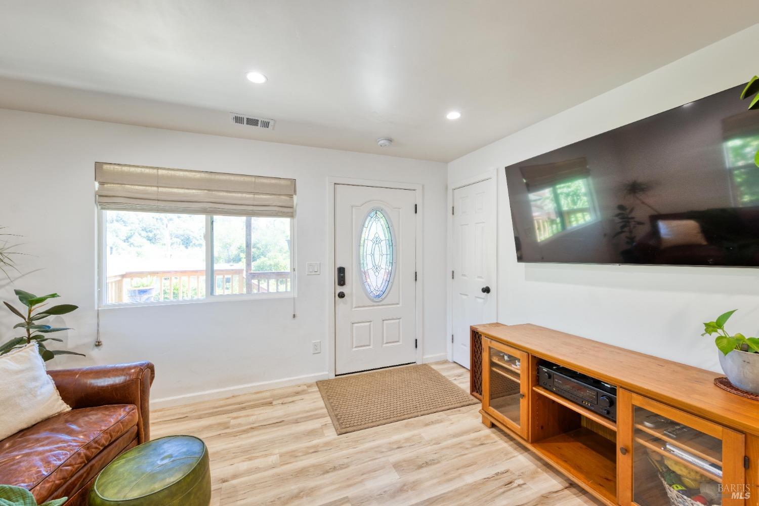 Detail Gallery Image 7 of 27 For 32067 Mccray Rd, Cloverdale,  CA 95425 - 3 Beds | 2 Baths