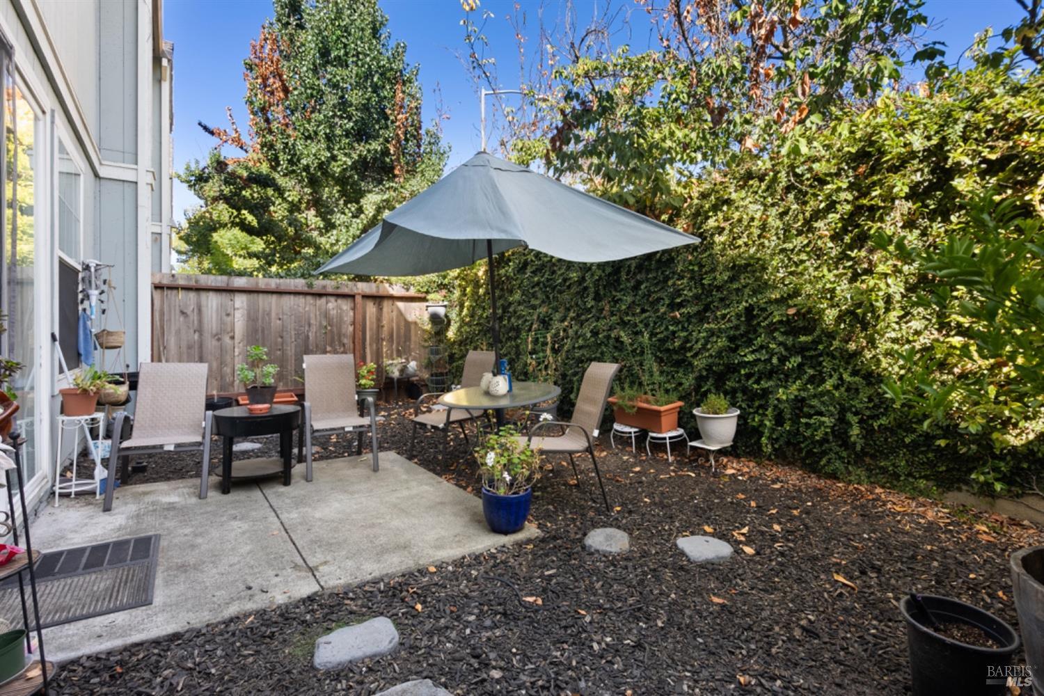 Detail Gallery Image 8 of 23 For 1507 Pinebrook Pl, Santa Rosa,  CA 95403 - 3 Beds | 2/1 Baths