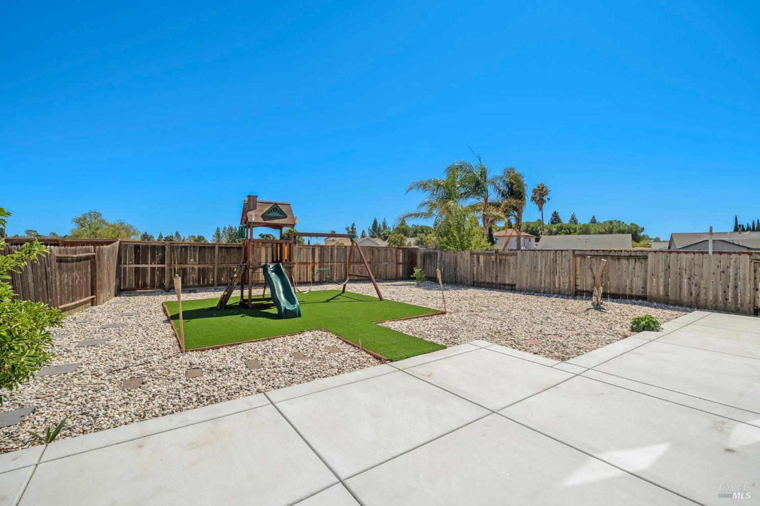 Detail Gallery Image 31 of 34 For 2872 Gulf Dr, Fairfield,  CA 94533 - 4 Beds | 2/1 Baths