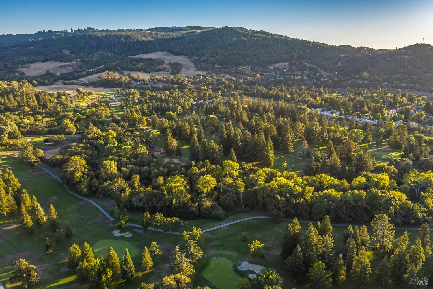 Detail Gallery Image 31 of 32 For 4711 Tee View Ct, Santa Rosa,  CA 95405 - 3 Beds | 3 Baths