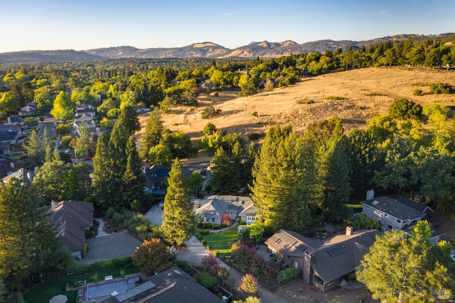 Detail Gallery Image 30 of 32 For 4711 Tee View Ct, Santa Rosa,  CA 95405 - 3 Beds | 3 Baths