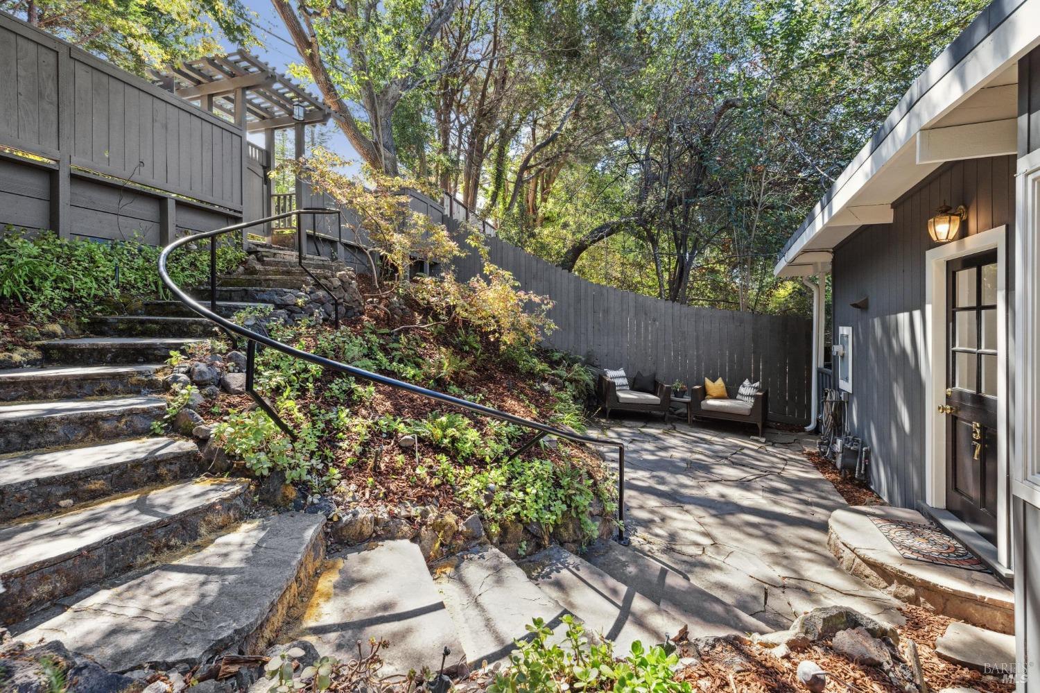 Detail Gallery Image 30 of 34 For 57 N Knoll Rd, Mill Valley,  CA 94941 - 2 Beds | 2 Baths