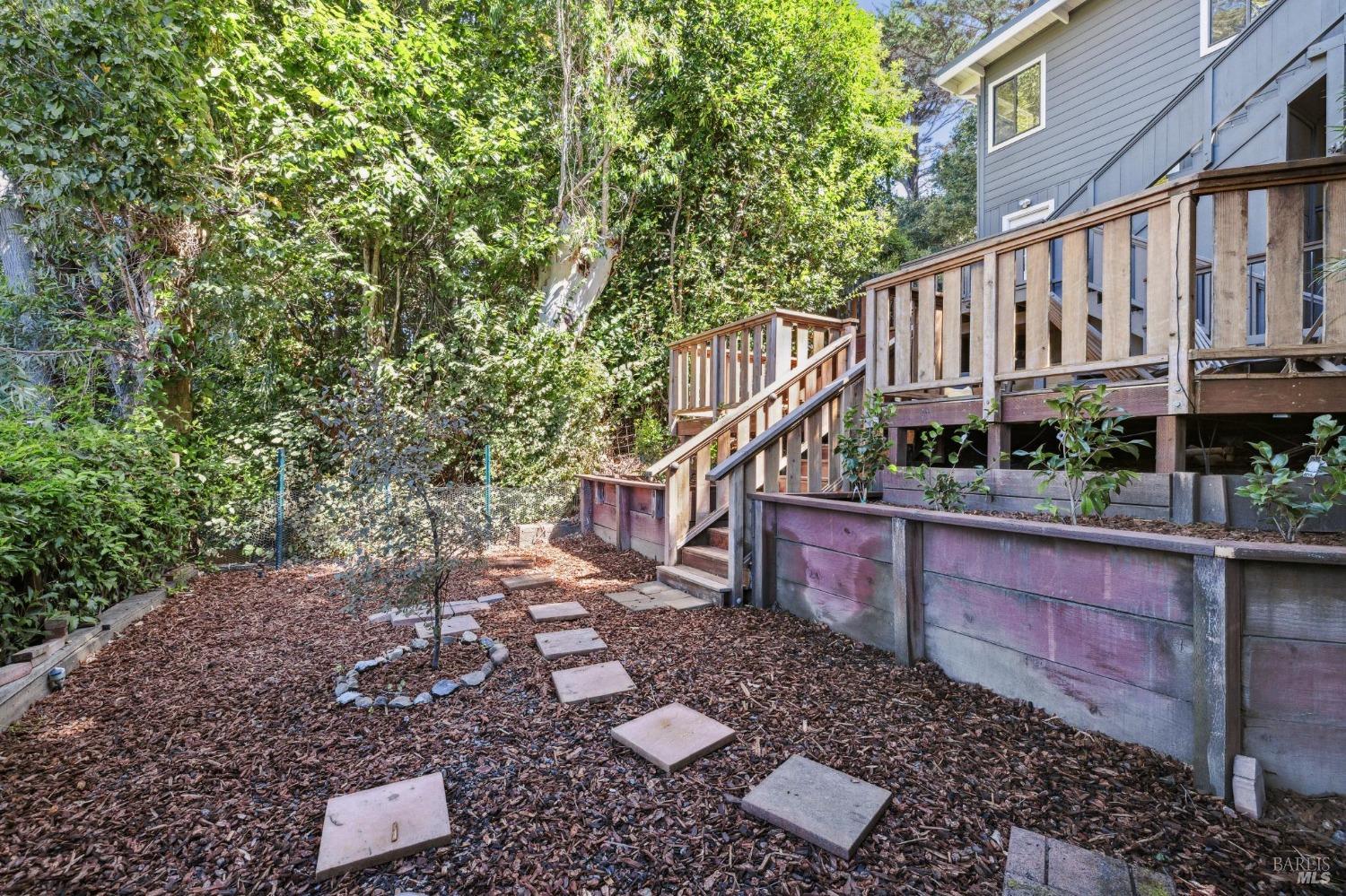 Detail Gallery Image 28 of 34 For 57 N Knoll Rd, Mill Valley,  CA 94941 - 2 Beds | 2 Baths