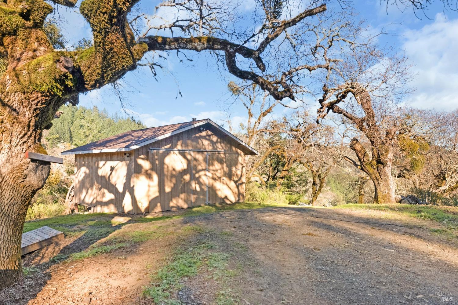 Detail Gallery Image 9 of 14 For 18501 Walker Lake Rd, Willits,  CA 95490 - 1 Beds | 1 Baths