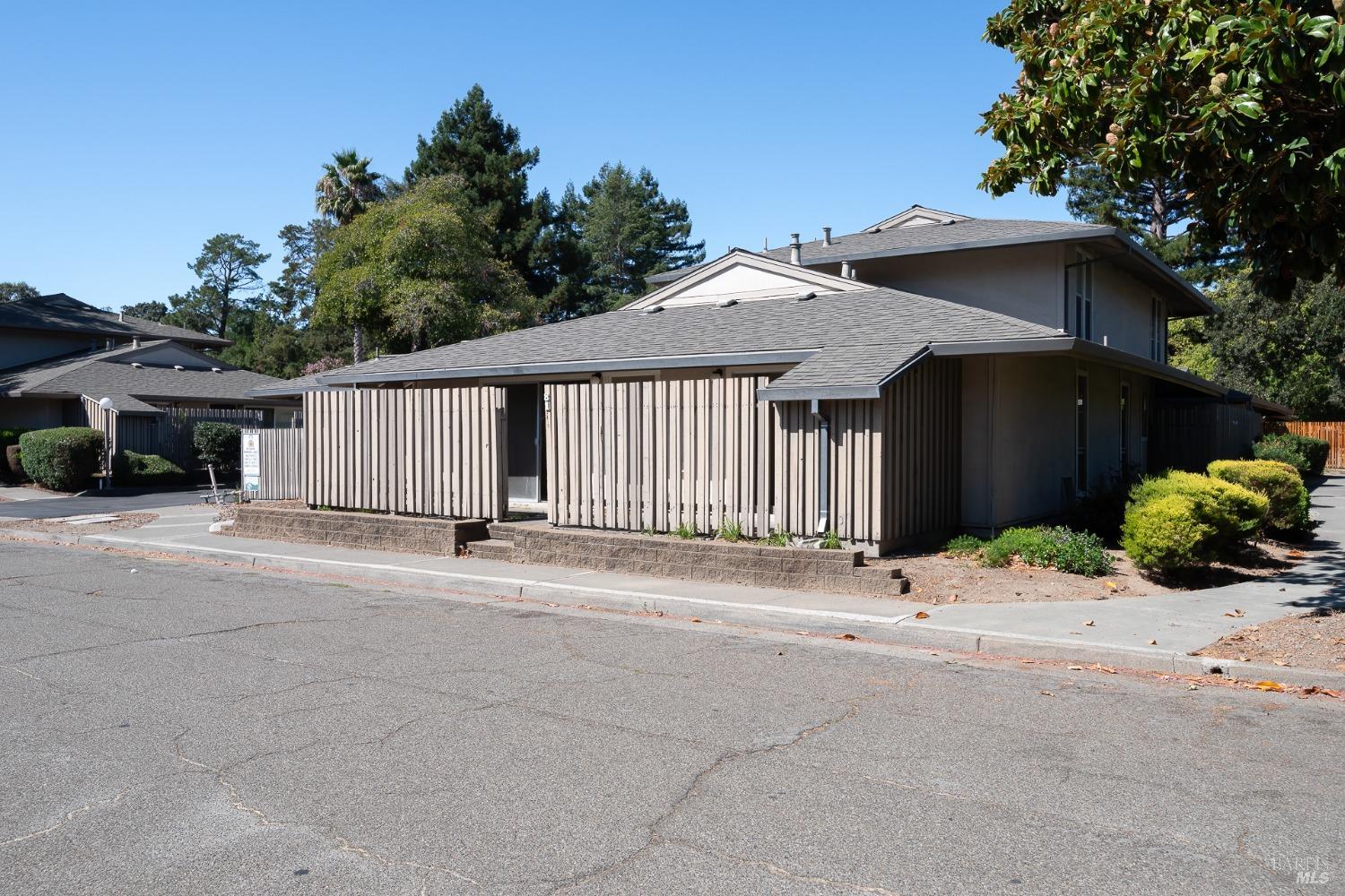 Detail Gallery Image 1 of 1 For 81 Roundtree Blvd, San Rafael,  CA 94903 - 2 Beds | 1/1 Baths