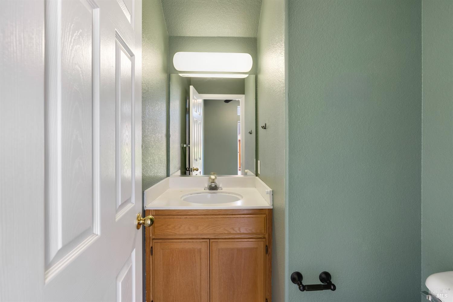 Detail Gallery Image 11 of 25 For 2298 Francisco Ave, Santa Rosa,  CA 95403 - 3 Beds | 2/1 Baths