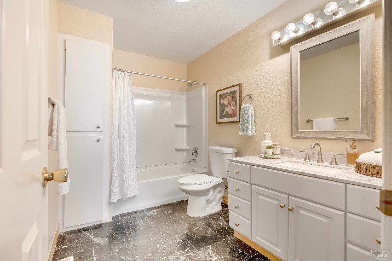 Detail Gallery Image 16 of 34 For 5450 Concord Blvd #M2,  Concord,  CA 94521 - 2 Beds | 1/1 Baths