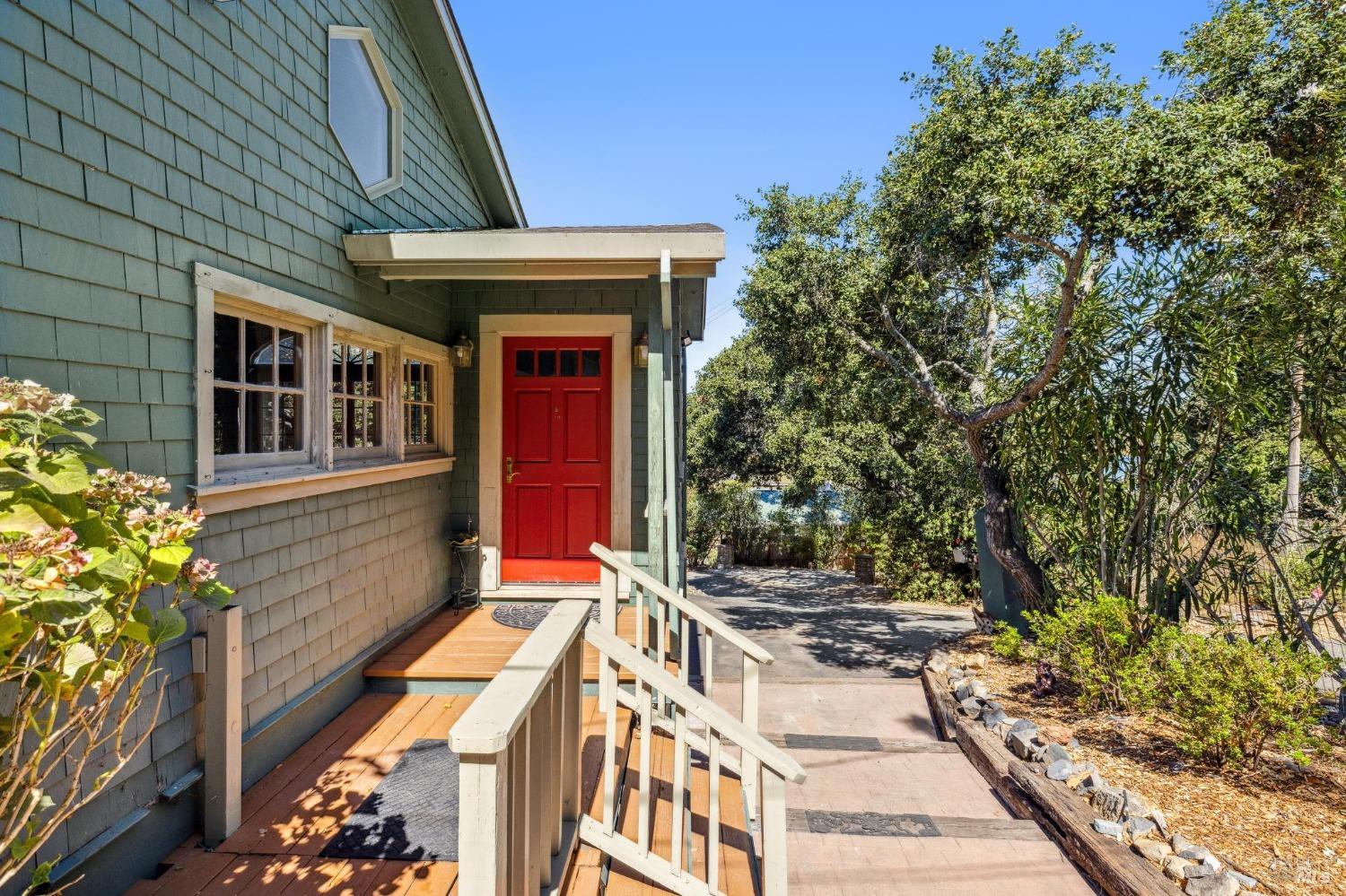 Detail Gallery Image 5 of 40 For 10 Hillside Ter, Novato,  CA 94945 - 2 Beds | 1 Baths