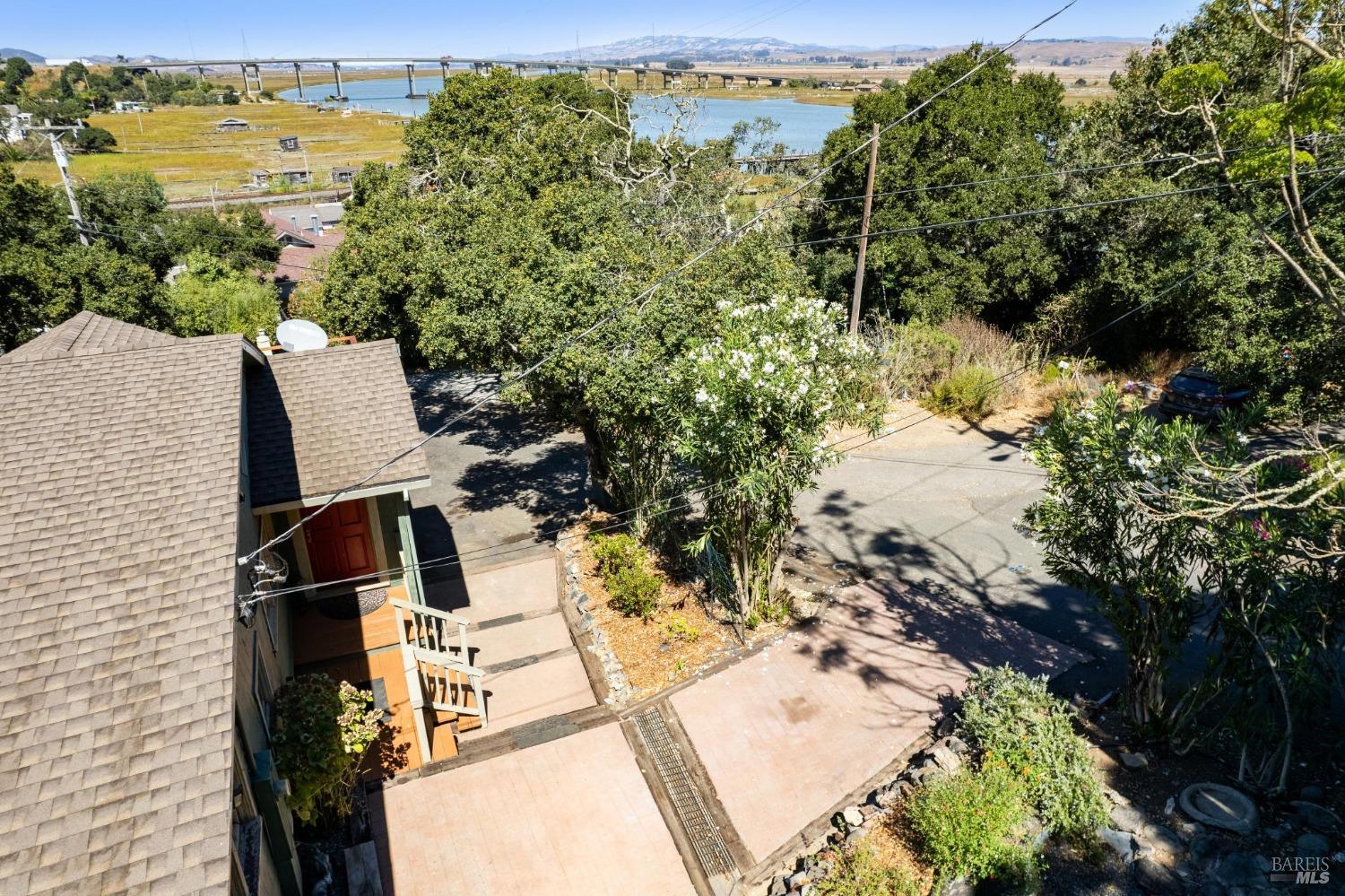 Detail Gallery Image 2 of 40 For 10 Hillside Ter, Novato,  CA 94945 - 2 Beds | 1 Baths