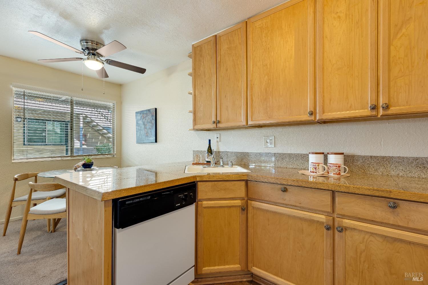 Detail Gallery Image 13 of 34 For 5450 Concord Blvd #M2,  Concord,  CA 94521 - 2 Beds | 1/1 Baths