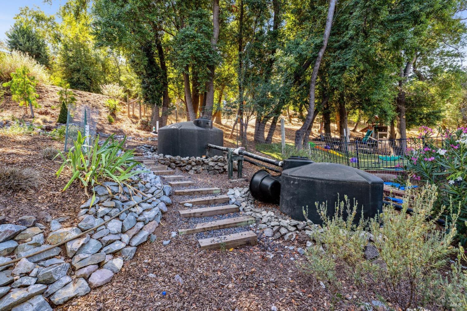 Detail Gallery Image 33 of 40 For 10 Hillside Ter, Novato,  CA 94945 - 2 Beds | 1 Baths