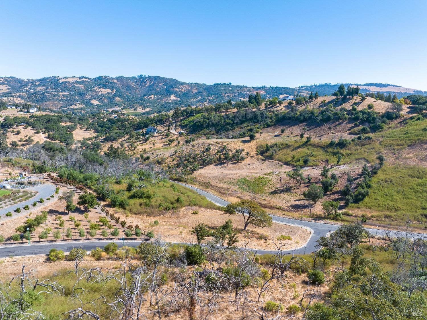 Detail Gallery Image 9 of 11 For 3951 Silver Fox Ct, Santa Rosa,  CA 95403 - – Beds | – Baths