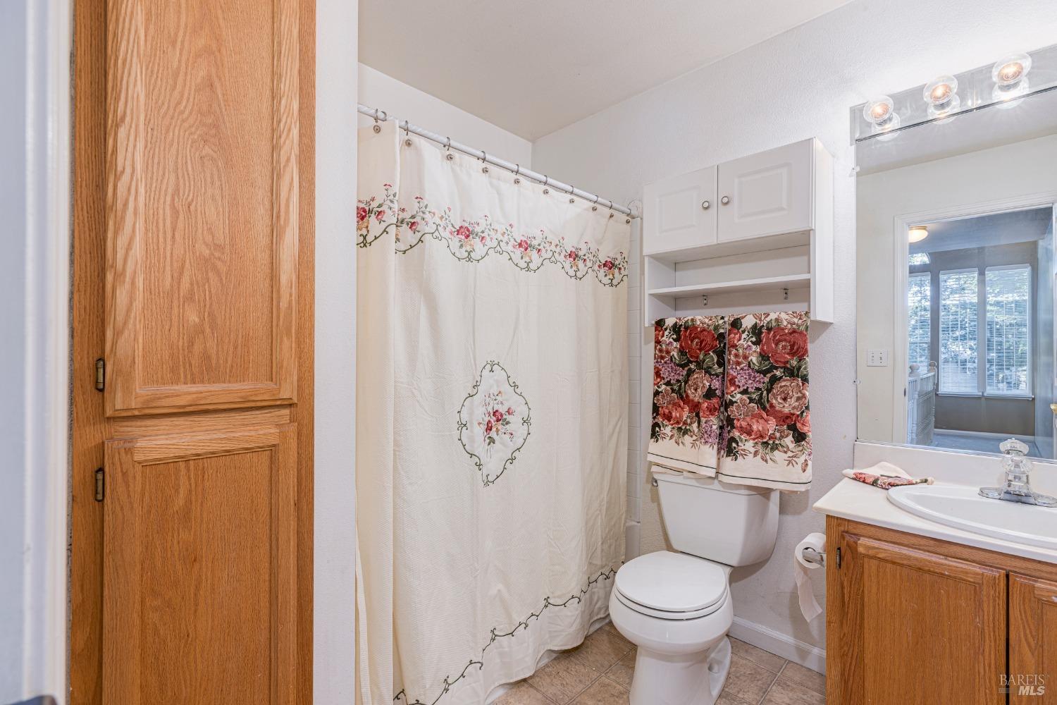 Detail Gallery Image 14 of 34 For 534 E Jasmine Cir, Santa Rosa,  CA 95407 - 3 Beds | 2/1 Baths