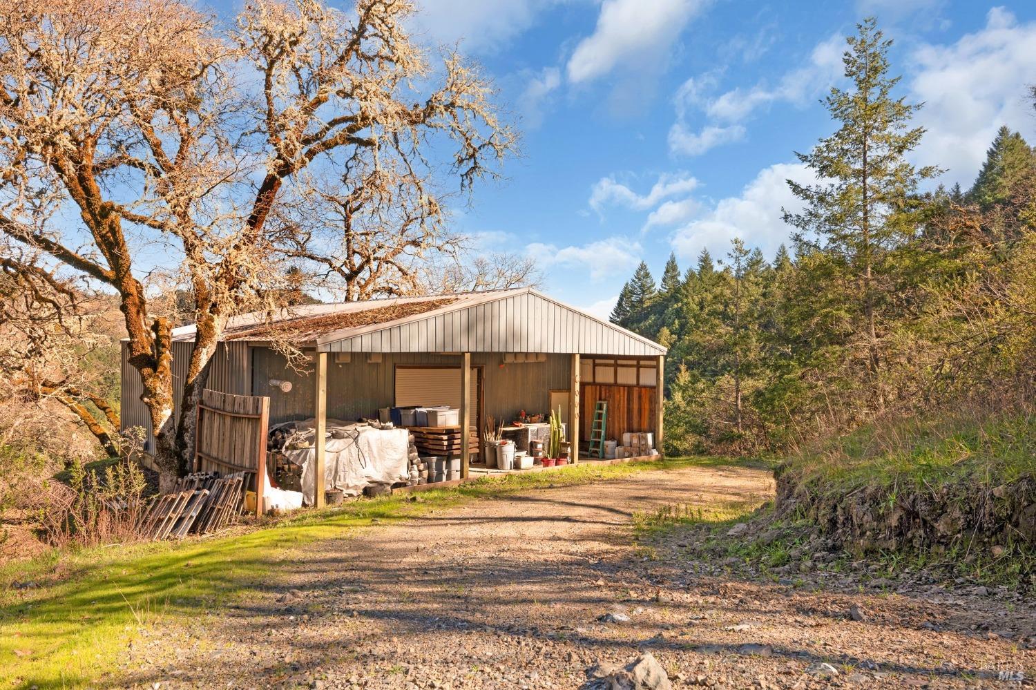 Detail Gallery Image 11 of 14 For 18501 Walker Lake Rd, Willits,  CA 95490 - 1 Beds | 1 Baths