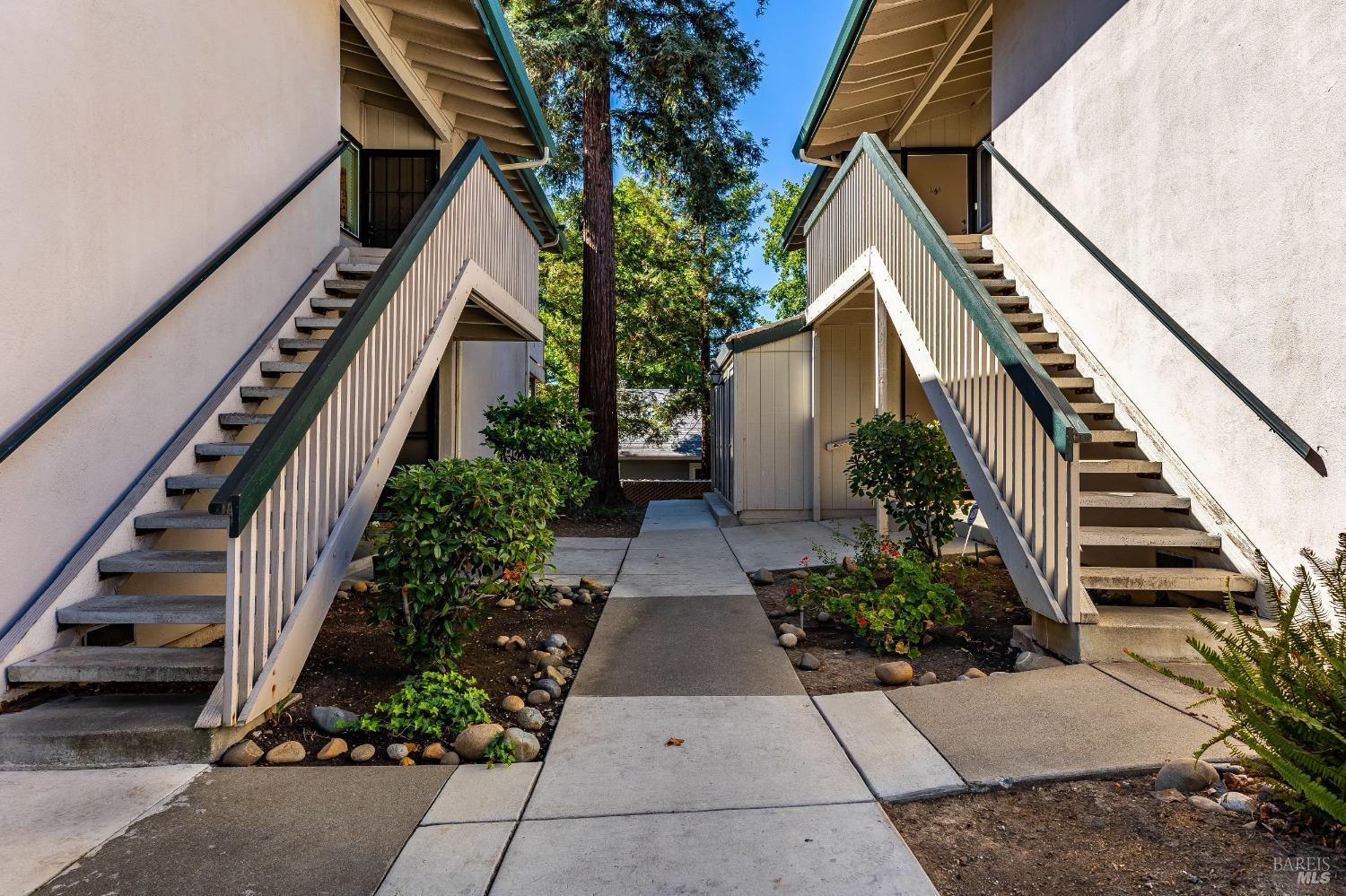 Detail Gallery Image 9 of 34 For 5450 Concord Blvd #M2,  Concord,  CA 94521 - 2 Beds | 1/1 Baths