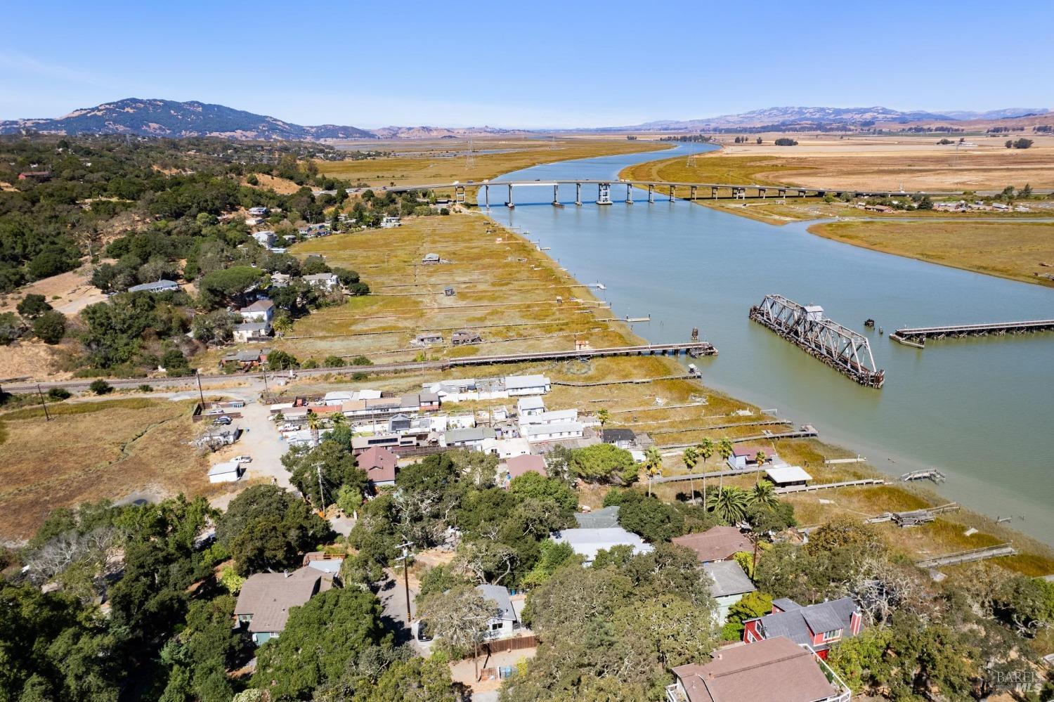 Detail Gallery Image 25 of 40 For 10 Hillside Ter, Novato,  CA 94945 - 2 Beds | 1 Baths