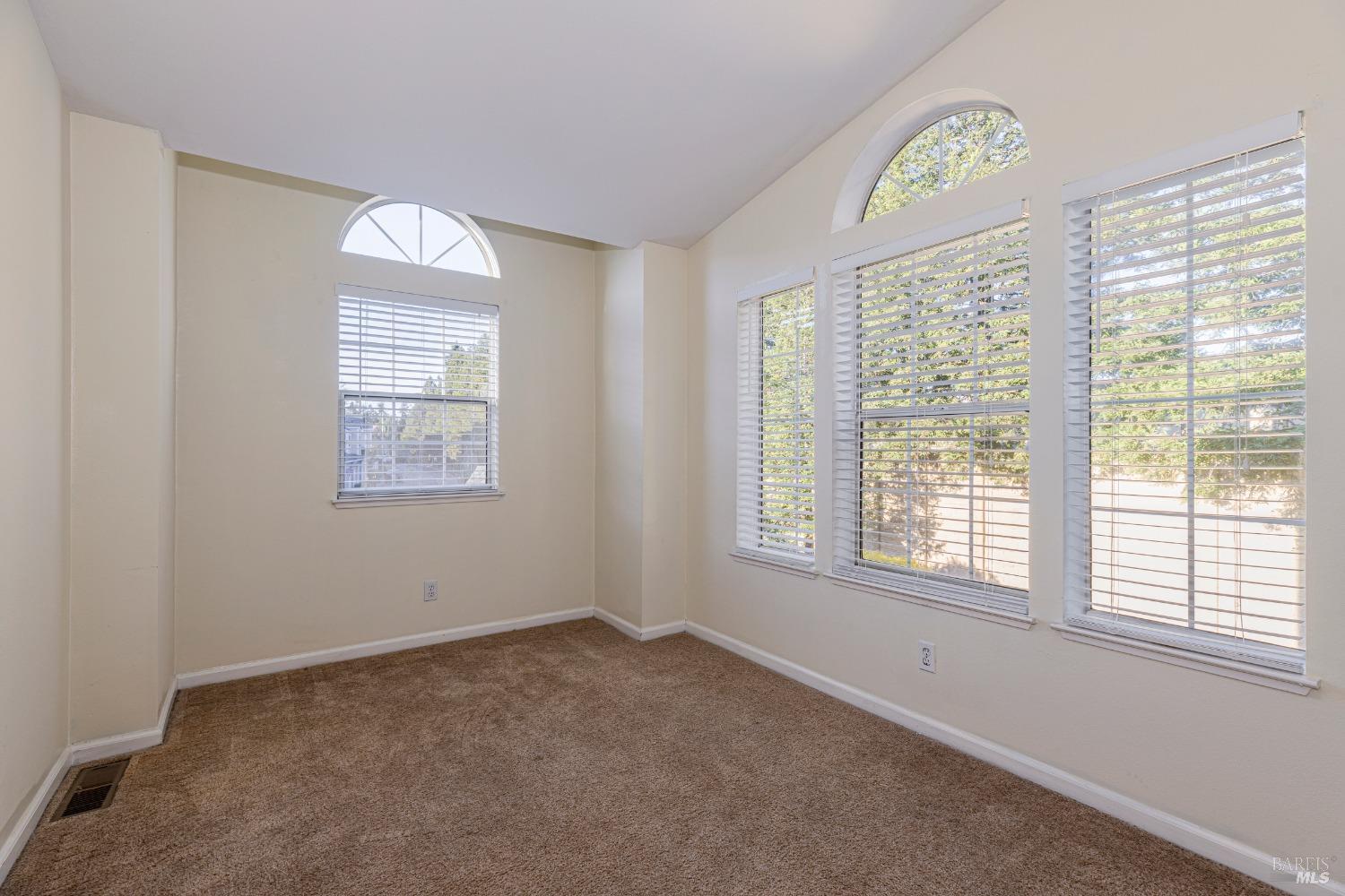 Detail Gallery Image 13 of 34 For 534 E Jasmine Cir, Santa Rosa,  CA 95407 - 3 Beds | 2/1 Baths