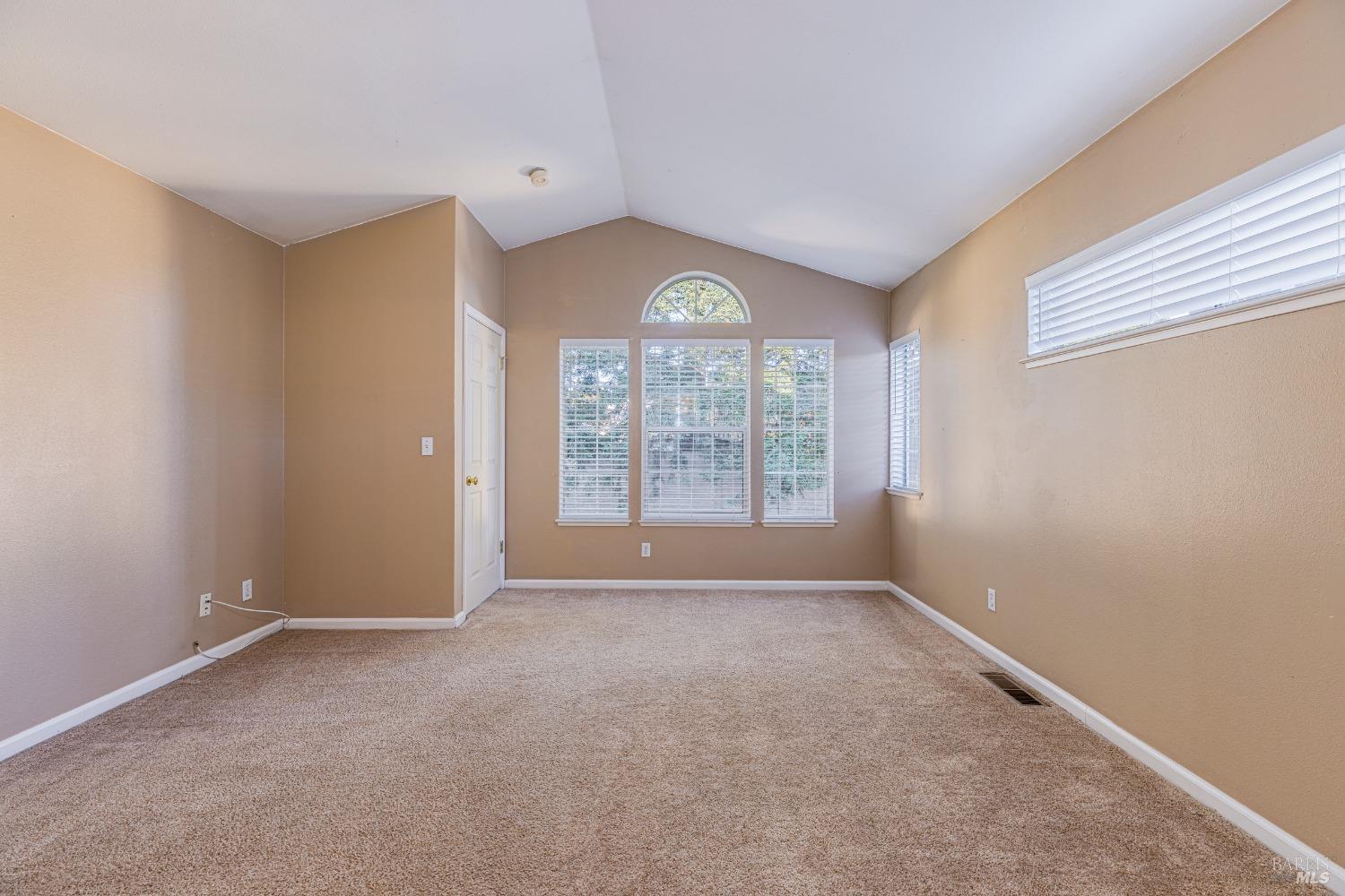 Detail Gallery Image 15 of 34 For 534 E Jasmine Cir, Santa Rosa,  CA 95407 - 3 Beds | 2/1 Baths