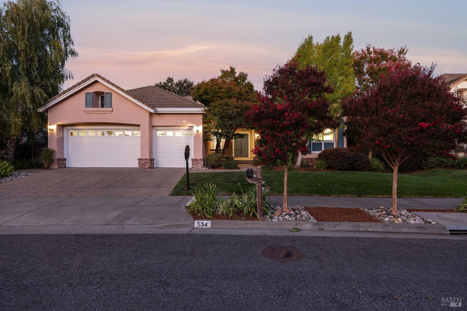 Detail Gallery Image 1 of 1 For 534 Selmart Ln, Petaluma,  CA 94954 - 4 Beds | 2/1 Baths