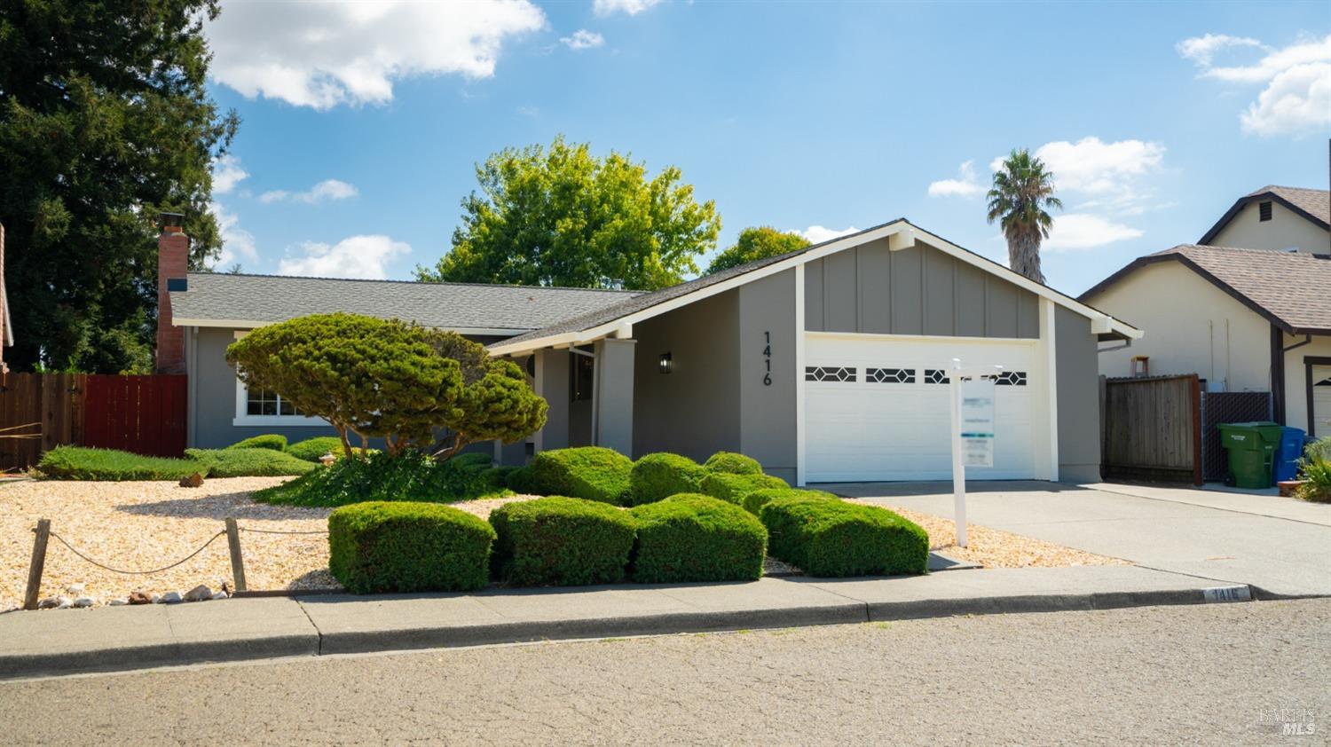 Detail Gallery Image 1 of 1 For 1416 Pheasant Dr, Petaluma,  CA 94954 - 3 Beds | 2 Baths