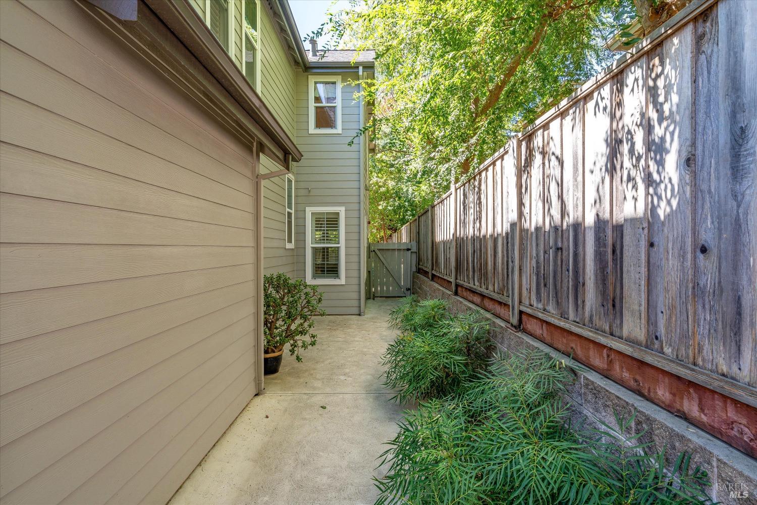 Detail Gallery Image 37 of 46 For 43 Windsor Ct, Napa,  CA 94558 - 4 Beds | 2/1 Baths