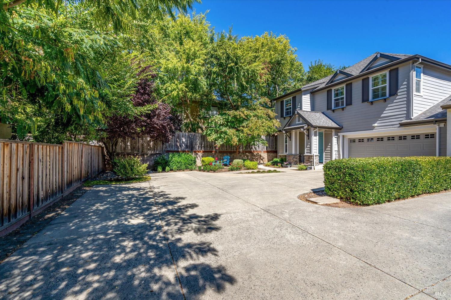 Detail Gallery Image 39 of 46 For 43 Windsor Ct, Napa,  CA 94558 - 4 Beds | 2/1 Baths