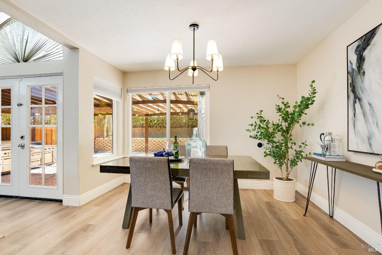 Detail Gallery Image 2 of 39 For 1619 Birdhaven Way, Pittsburg,  CA 94565 - 3 Beds | 2/1 Baths