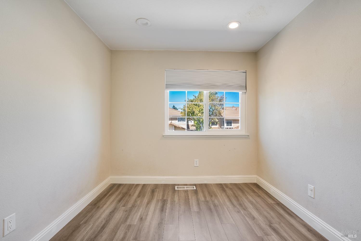 Detail Gallery Image 24 of 39 For 1619 Birdhaven Way, Pittsburg,  CA 94565 - 3 Beds | 2/1 Baths