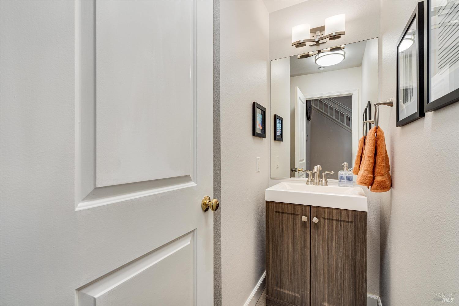 Detail Gallery Image 10 of 46 For 43 Windsor Ct, Napa,  CA 94558 - 4 Beds | 2/1 Baths