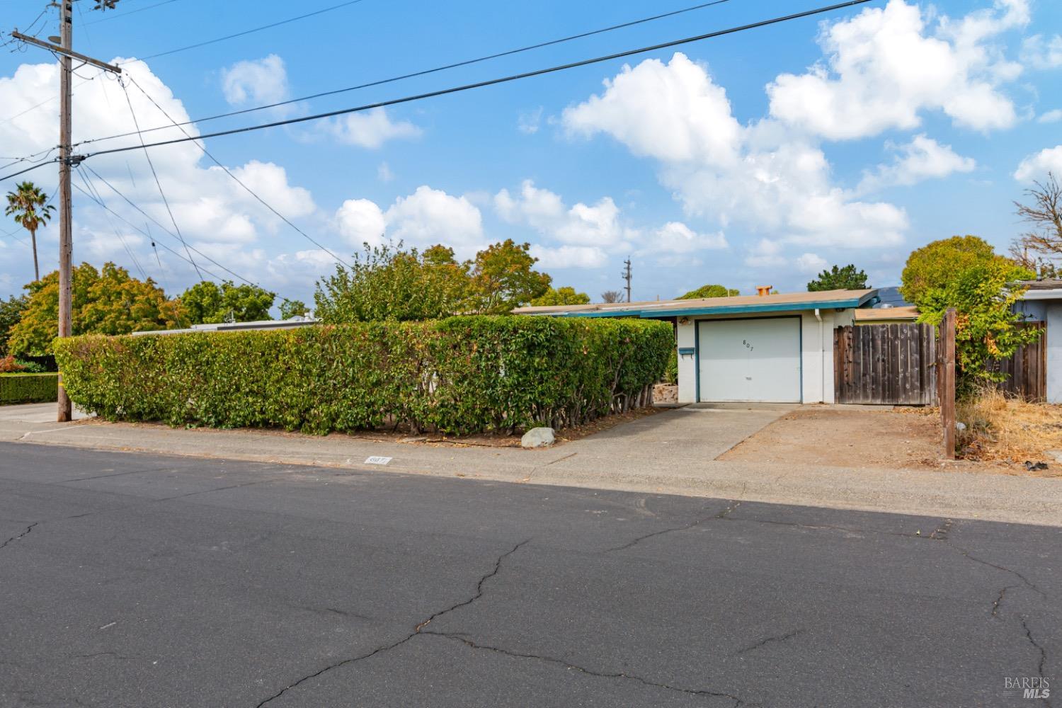 Detail Gallery Image 1 of 1 For 807 Rincon Way, San Rafael,  CA 94903 - 4 Beds | 2 Baths