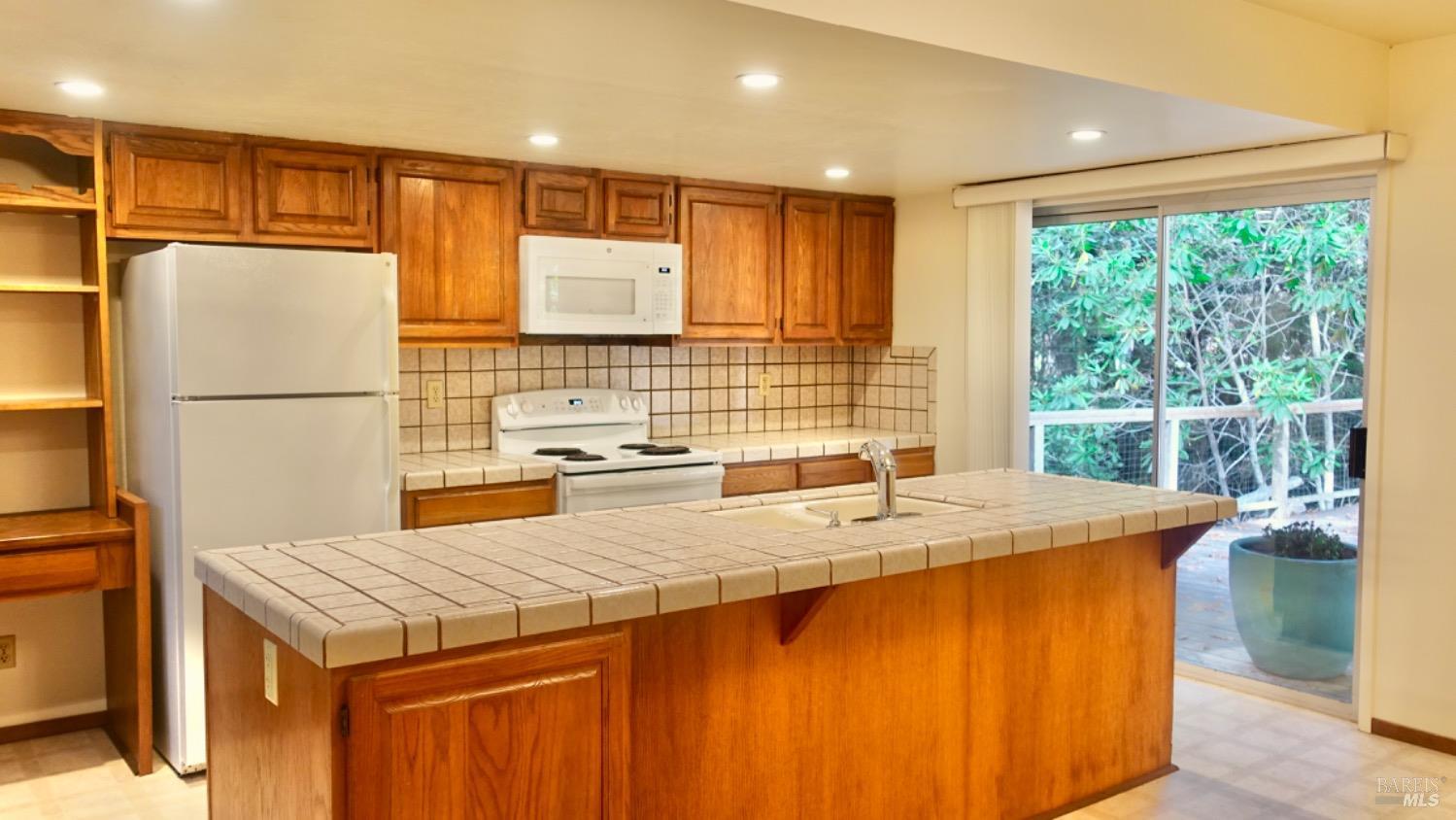 Detail Gallery Image 9 of 25 For 17300 Redwood Springs Dr, Fort Bragg,  CA 95437 - 3 Beds | 2 Baths