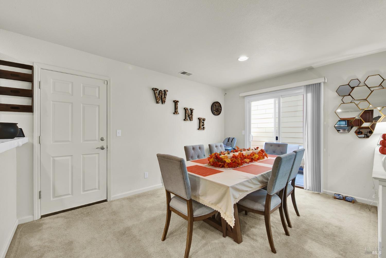 Detail Gallery Image 12 of 75 For 3143 Puffin Cir, Fairfield,  CA 94533 - 3 Beds | 2/1 Baths