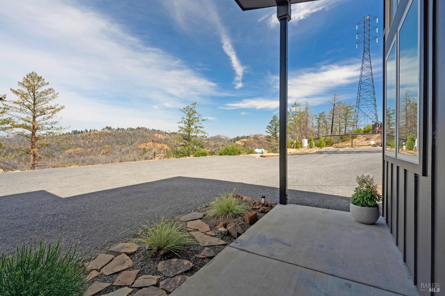 Detail Gallery Image 2 of 28 For 1946 Los Alamos Rd, Santa Rosa,  CA 95409 - 2 Beds | 2 Baths