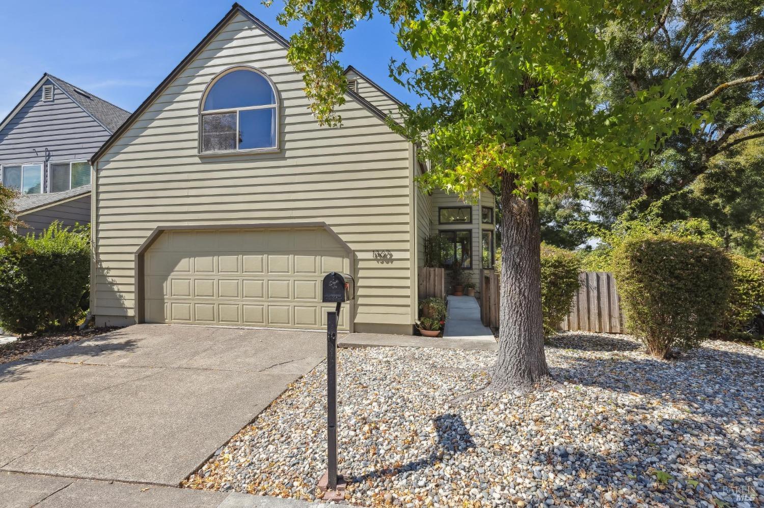 Detail Gallery Image 1 of 1 For 1367 Sylvan Ct, Healdsburg,  CA 95448 - 3 Beds | 2/1 Baths