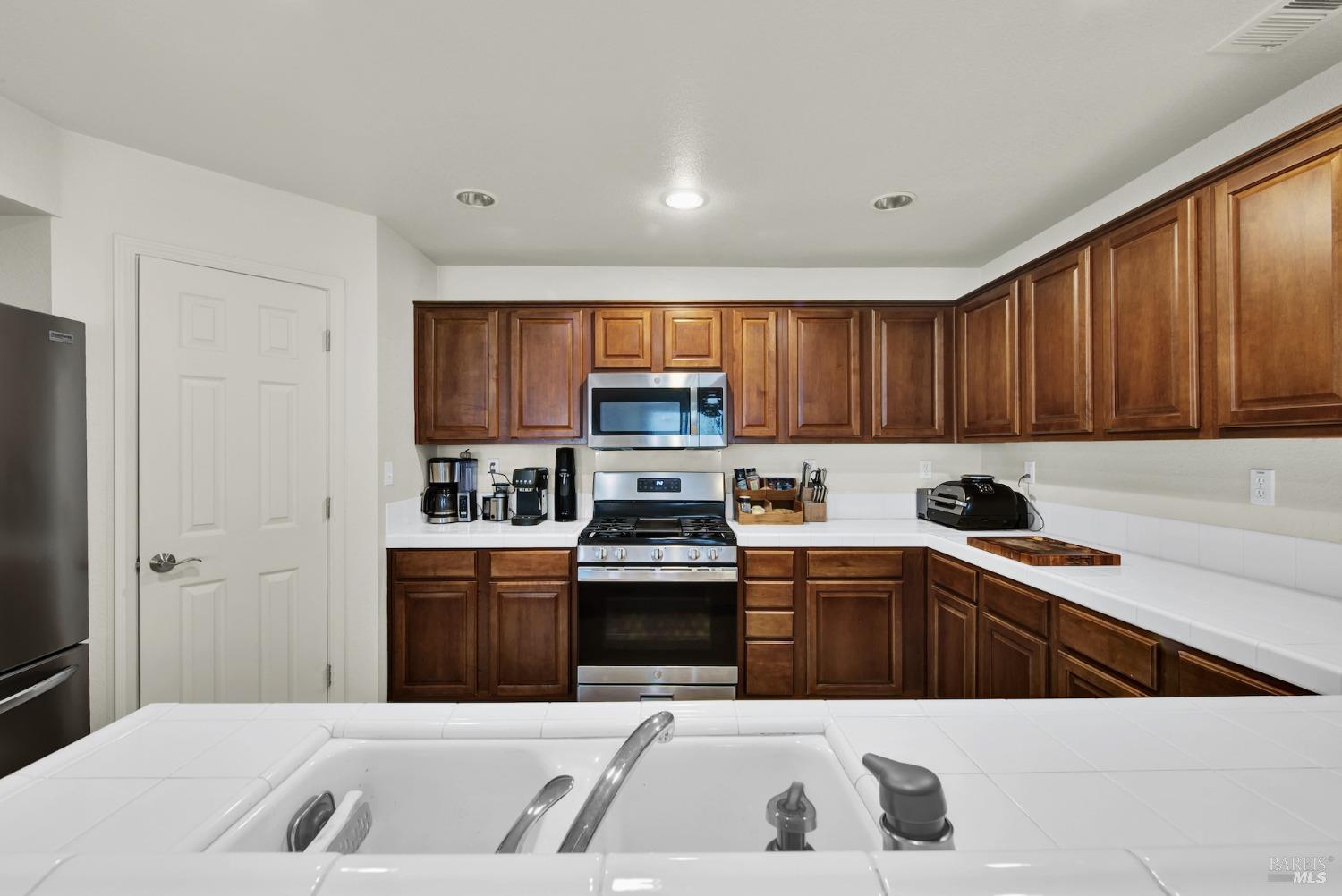 Detail Gallery Image 16 of 75 For 3143 Puffin Cir, Fairfield,  CA 94533 - 3 Beds | 2/1 Baths