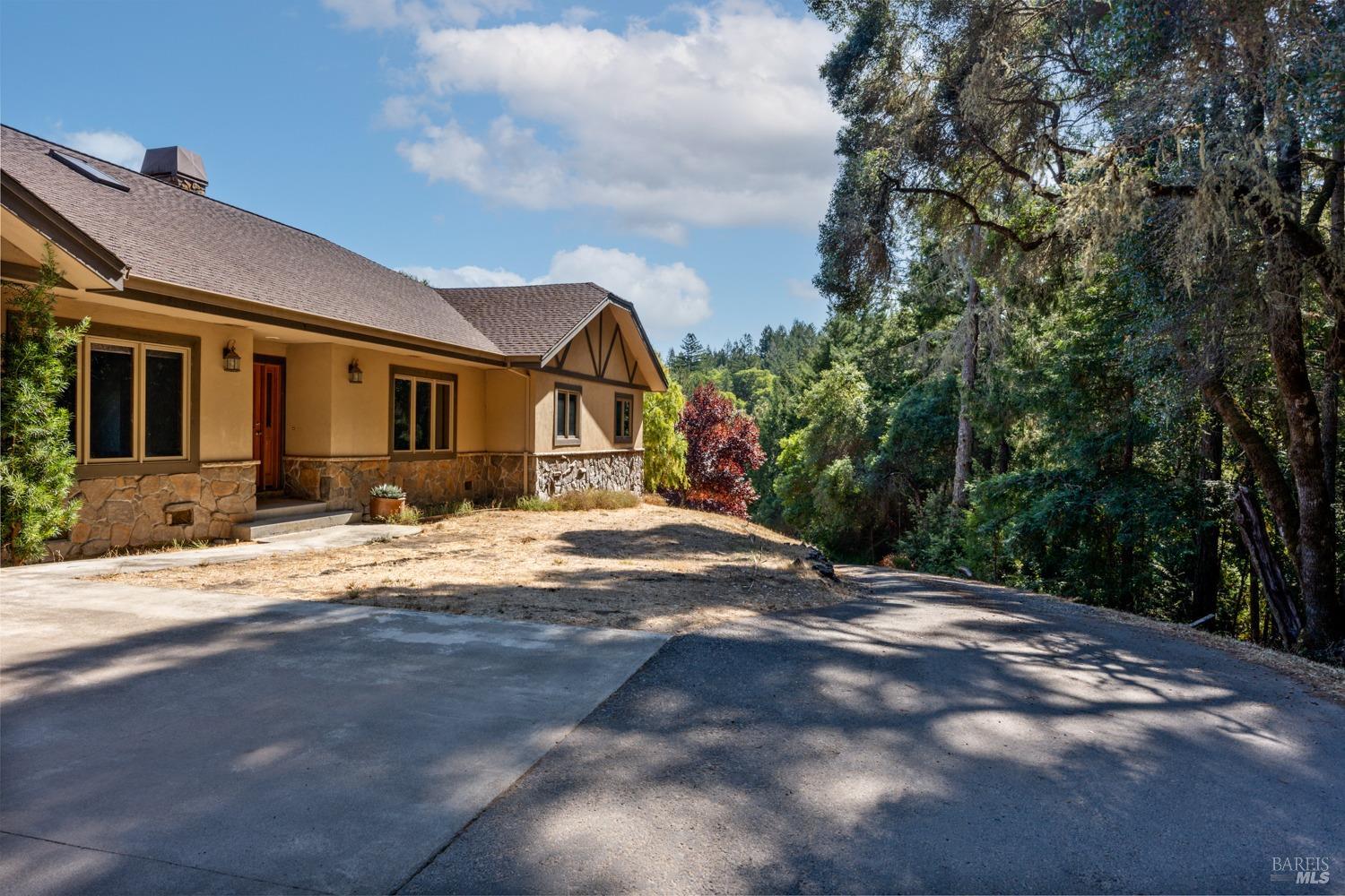 Detail Gallery Image 7 of 31 For 10580 Anderson Valley Way, Boonville,  CA 95415 - 3 Beds | 3 Baths