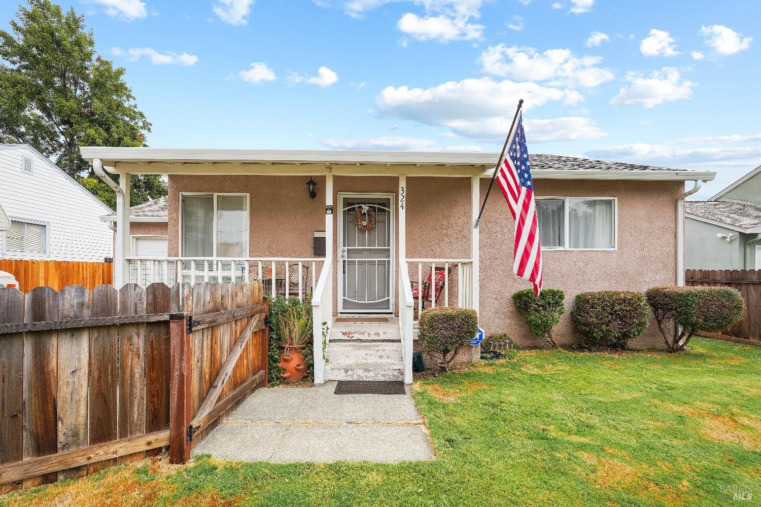 Detail Gallery Image 1 of 1 For 324 Buckeye St, Vacaville,  CA 95688 - 3 Beds | 1 Baths