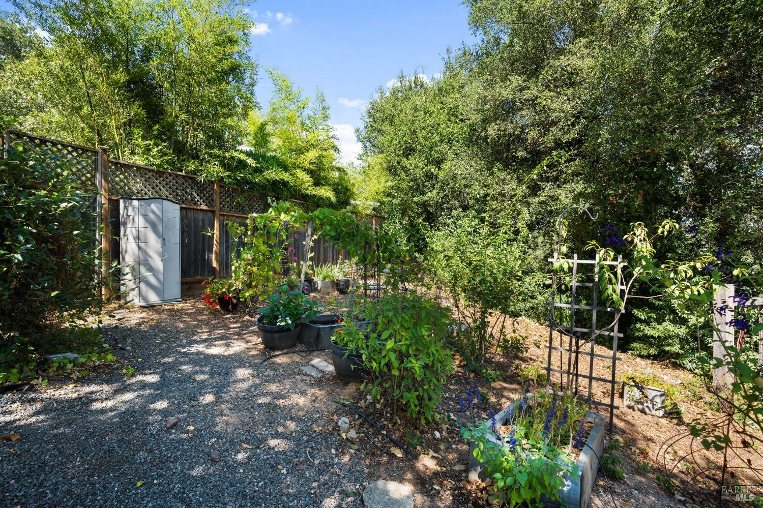 Detail Gallery Image 28 of 32 For 15655 Norton Rd, Healdsburg,  CA 95448 - 2 Beds | 1 Baths