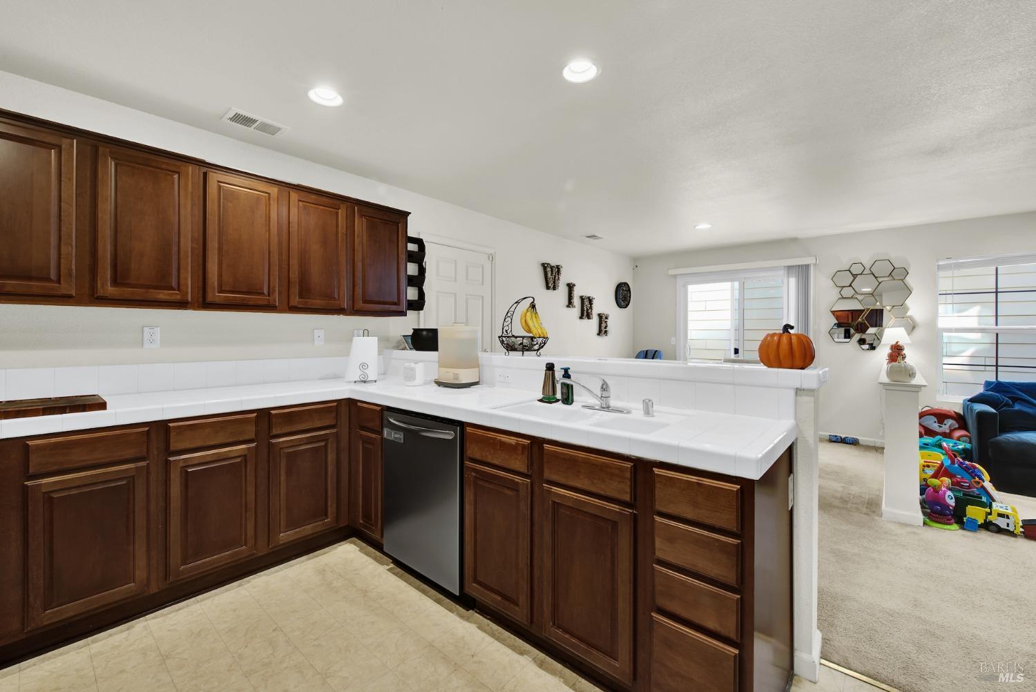 Detail Gallery Image 21 of 75 For 3143 Puffin Cir, Fairfield,  CA 94533 - 3 Beds | 2/1 Baths