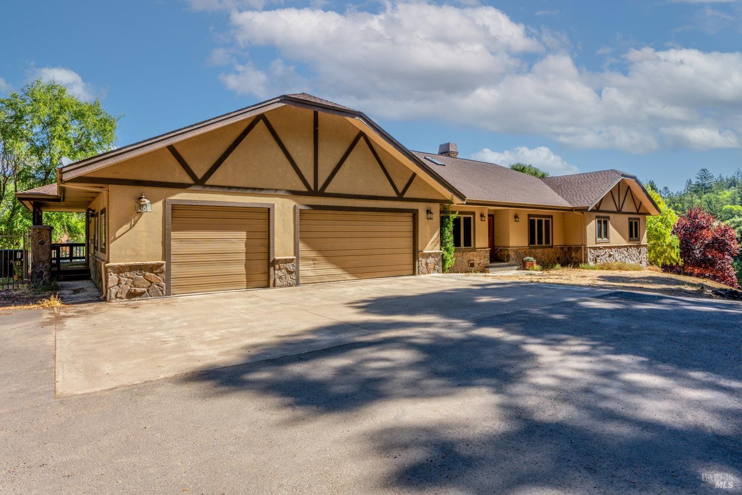 Detail Gallery Image 6 of 31 For 10580 Anderson Valley Way, Boonville,  CA 95415 - 3 Beds | 3 Baths