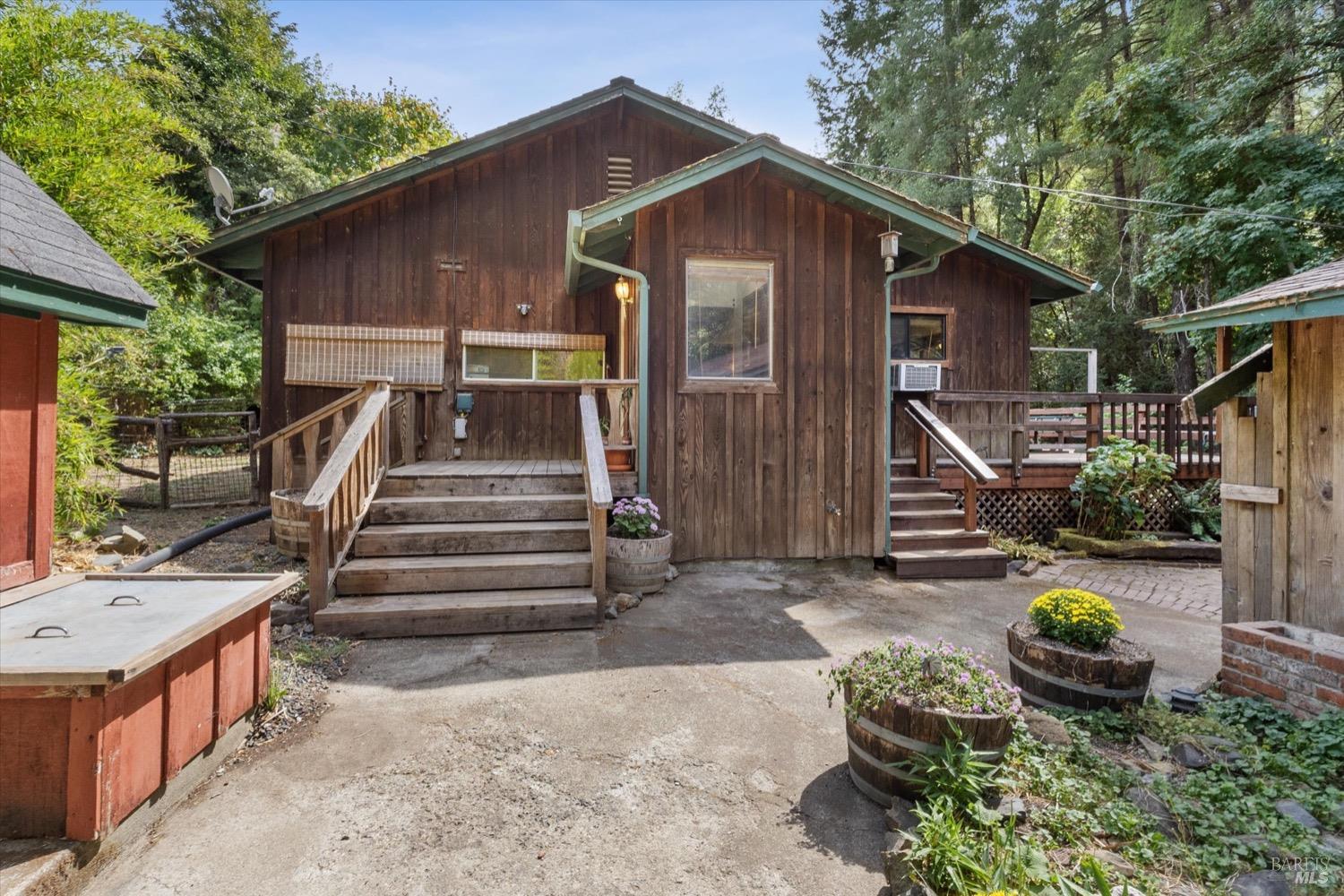 Detail Gallery Image 1 of 82 For 28381 N Highway 101 Hwy, Willits,  CA 95490 - 2 Beds | 1 Baths