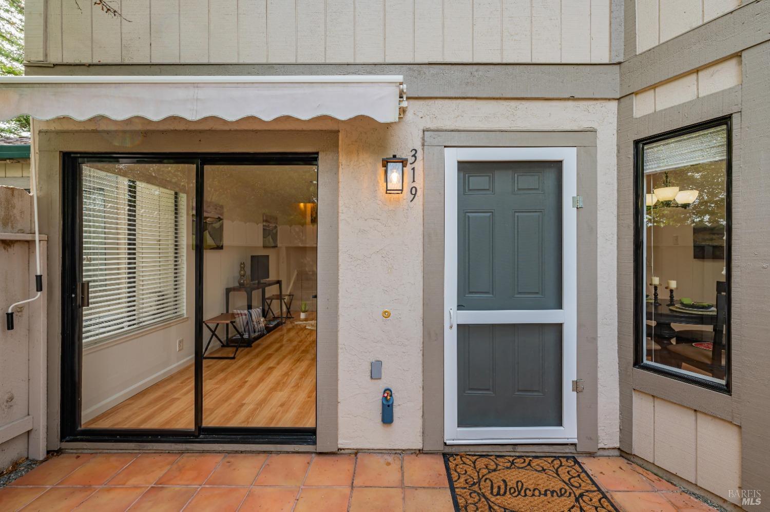 Detail Gallery Image 5 of 29 For 319 Silvio Ln, Novato,  CA 94947 - 2 Beds | 1 Baths