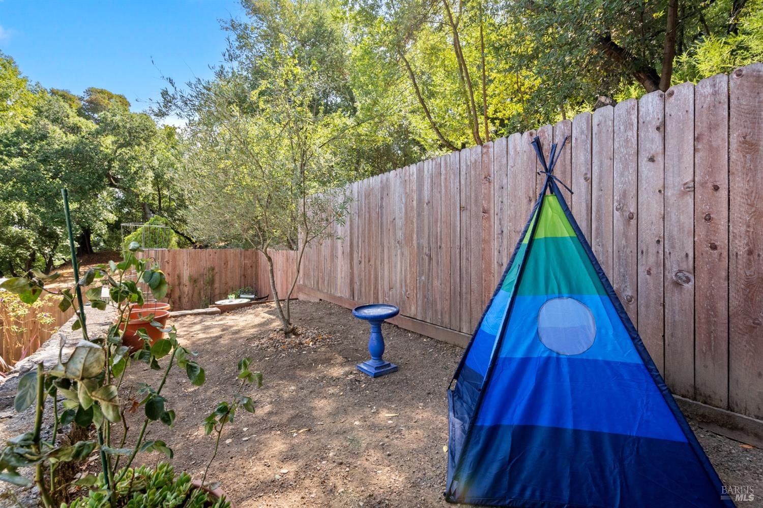 Detail Gallery Image 17 of 29 For 203 Coleman Dr, San Rafael,  CA 94901 - 2 Beds | 1 Baths