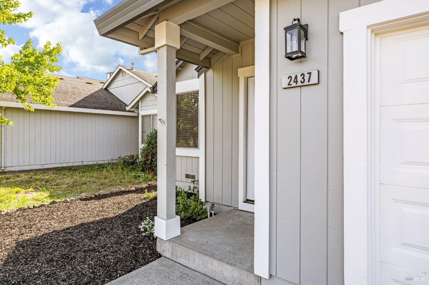 Detail Gallery Image 3 of 31 For 2437 Lemur St, Santa Rosa,  CA 95401 - 3 Beds | 2 Baths