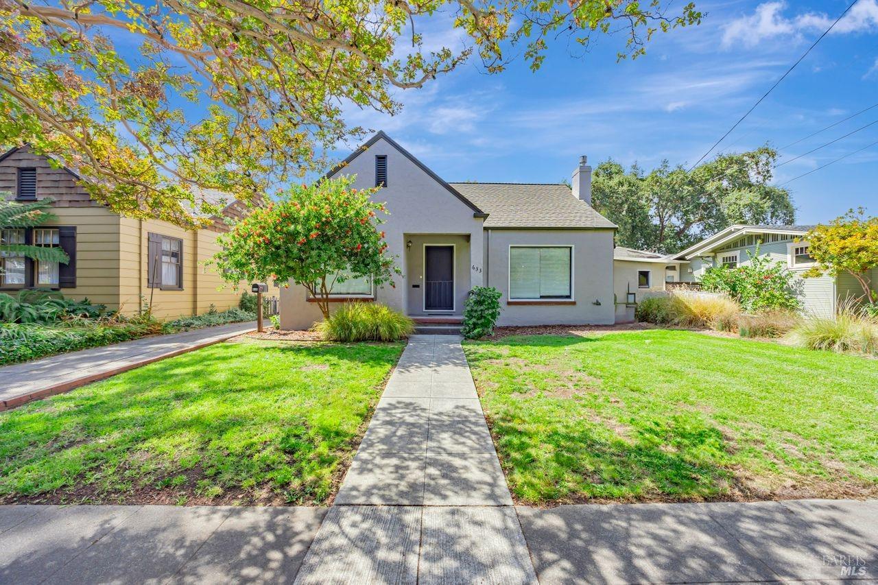 Detail Gallery Image 1 of 1 For 633 Wright St, Santa Rosa,  CA 95404 - 3 Beds | 2 Baths