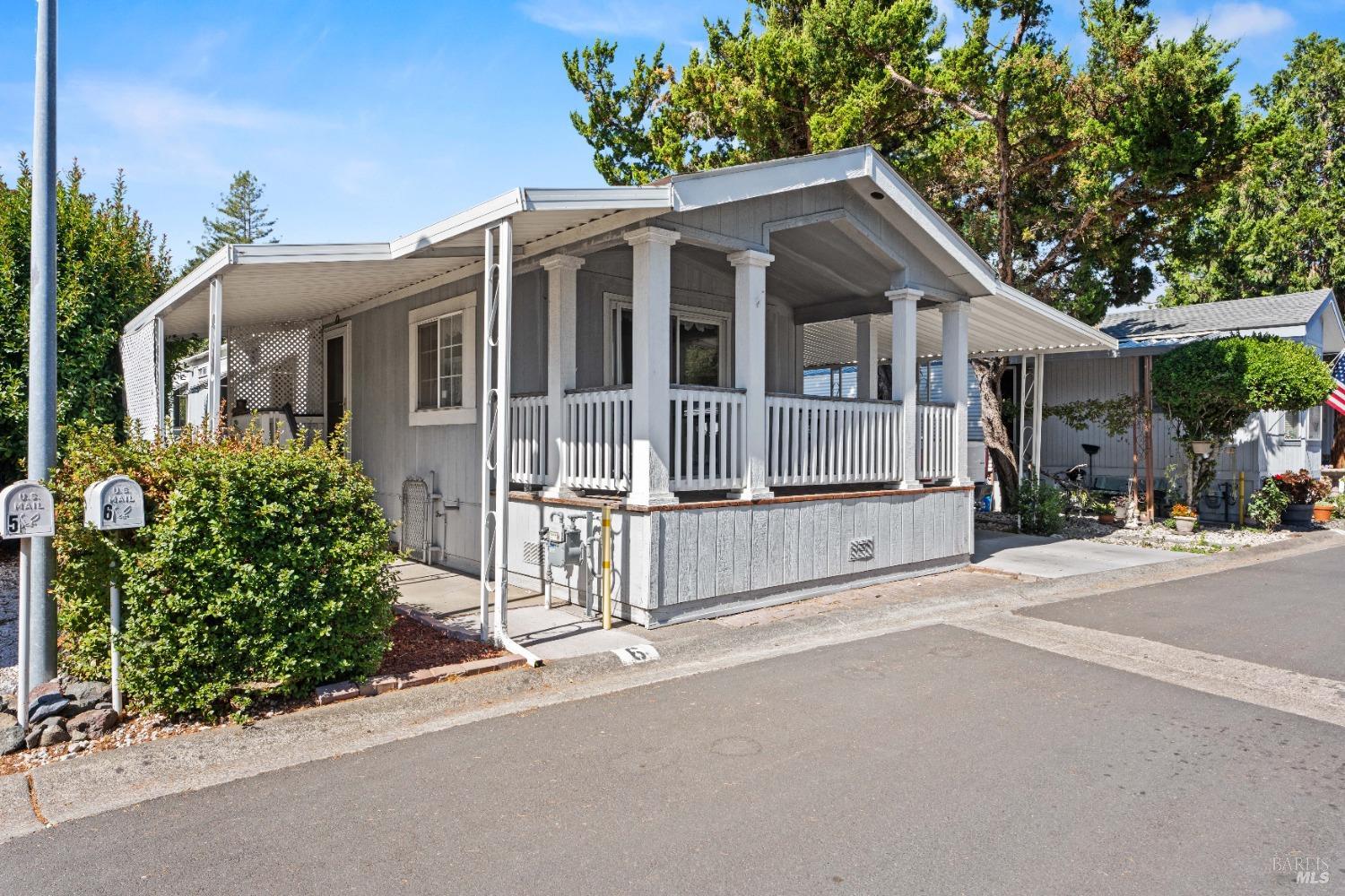 Detail Gallery Image 1 of 17 For 700 E Gobbi St 6, Ukiah,  CA 95482 - 2 Beds | 1/1 Baths